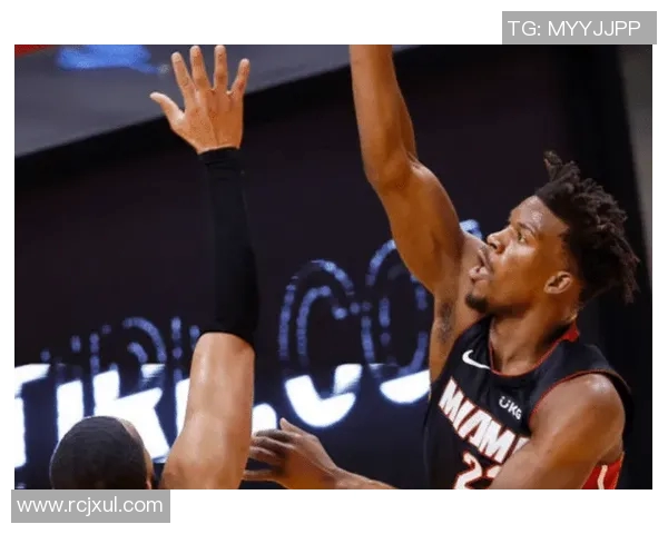 8日火箭队与黄蜂队激战回顾双方表现与关键时刻分析 8日火箭队与黄蜂队激战回顾双方表现与关键时刻分析