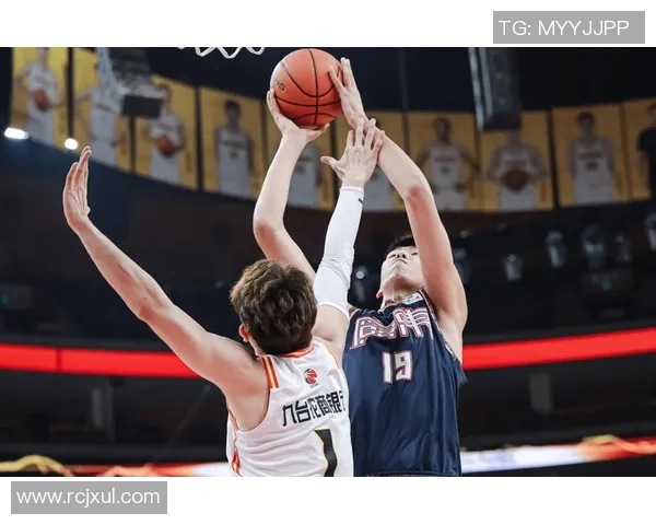 CBA季前赛精彩对决广东队迎战福建队展现球队新阵容与实力较量 CBA季前赛精彩对决广东队迎战福建队展现球队新阵容与实力较量